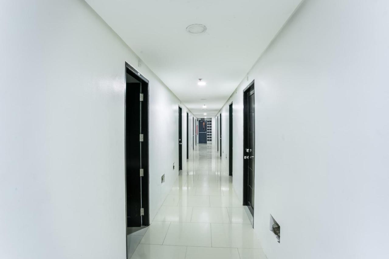 Oyo 505 Jardin Suites Manila Exterior foto
