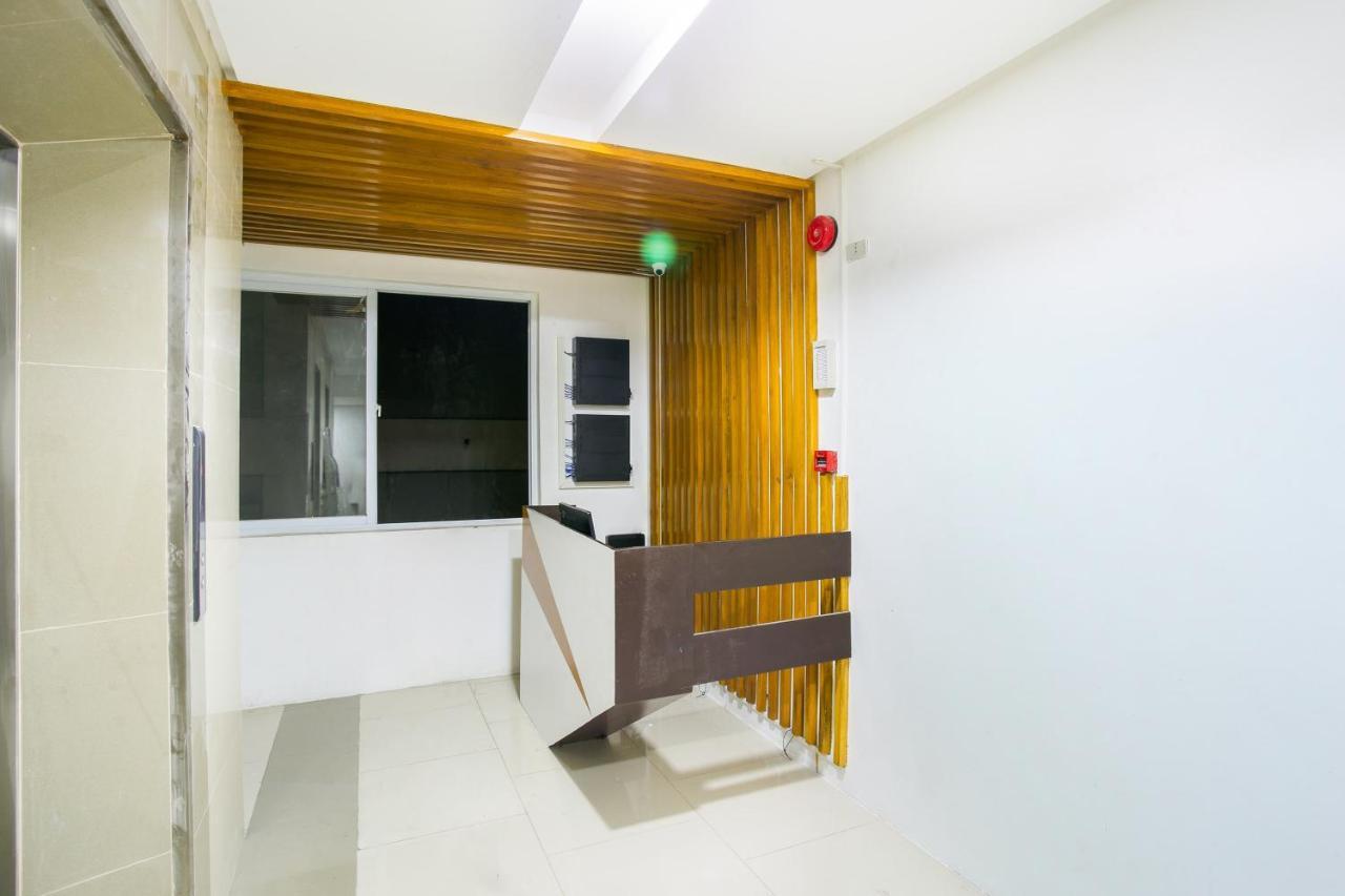 Oyo 505 Jardin Suites Manila Exterior foto